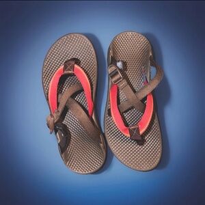 Women’s Chaco Bodhi Brown & Red Sport Sandals Size 6